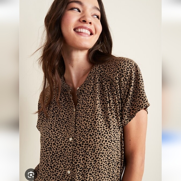 Old Navy Black and Tan Cheetah Print Flutter Sleeve Blouse - Picture 5 of 6